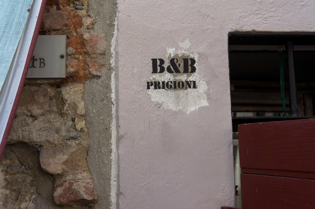 Bed and Breakfast Prigioni House Пескьера-дель-Гарда Экстерьер фото